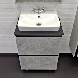ТУМБА-УМЫВАЛЬНИК COMFORTY ЭДИНБУРГ-60-Н БЕТОН СВЕТЛЫЙ С ЧЕРНОЙ СТОЛЕШНИЦЕЙ, С РАКОВИНОЙ COMFORTY 9055RA-50