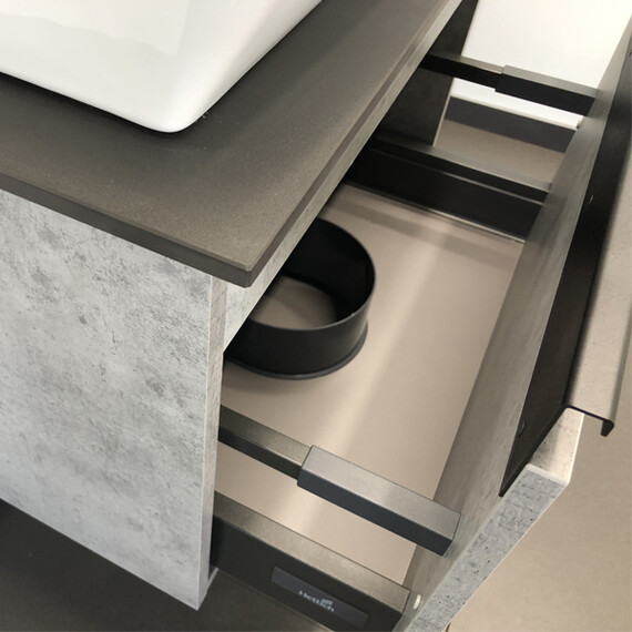 ТУМБА-УМЫВАЛЬНИК COMFORTY ЭДИНБУРГ-60 БЕТОН СВЕТЛЫЙ С ЧЕРНОЙ СТОЛЕШНИЦЕЙ №8, С РАКОВИНОЙ COMFORTY 9055RA-50