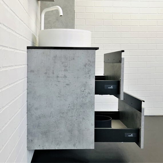 ТУМБА-УМЫВАЛЬНИК COMFORTY ЭДИНБУРГ-60-2 БЕТОН СВЕТЛЫЙ С ЧЕРНОЙ СТОЛЕШНИЦЕЙ С ОТВЕРСТИЕМ ПОД СМЕСИТЕЛЬ, С РАКОВИНОЙ COMFORTY 9111